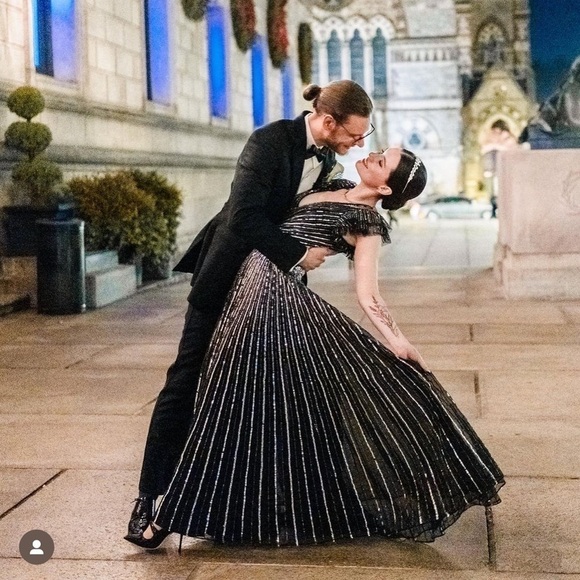 NEW $698 MAC DUGGAL 5568 BLACK SILVER SEQUINED CUTOUT V-NECK LACE UP GOWN Sz 12 - Picture 3 of 17